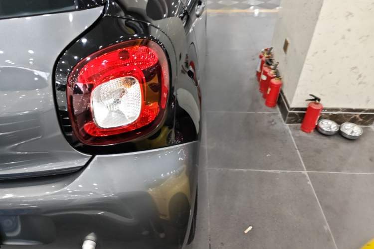 Used smart forfour 2016 1.0L 52 kW Passion Edition Right Rear Taillight