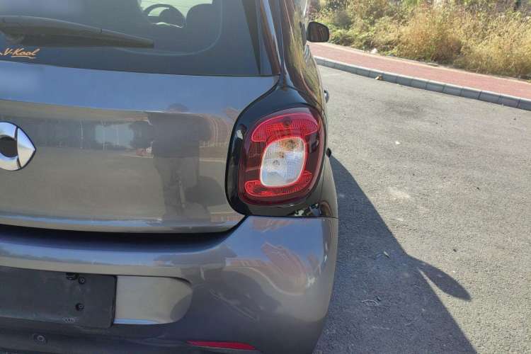 Used smart forfour 2016 1.0L 52 kW Passion Edition Right Rear Taillight