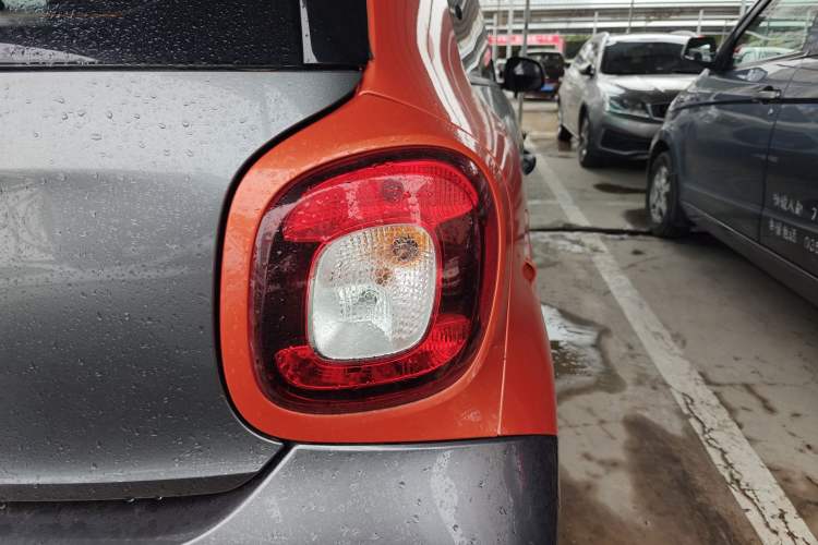 Used smart forfour 2016 1.0L 52 kW Dynamic Edition Right Rear Taillight