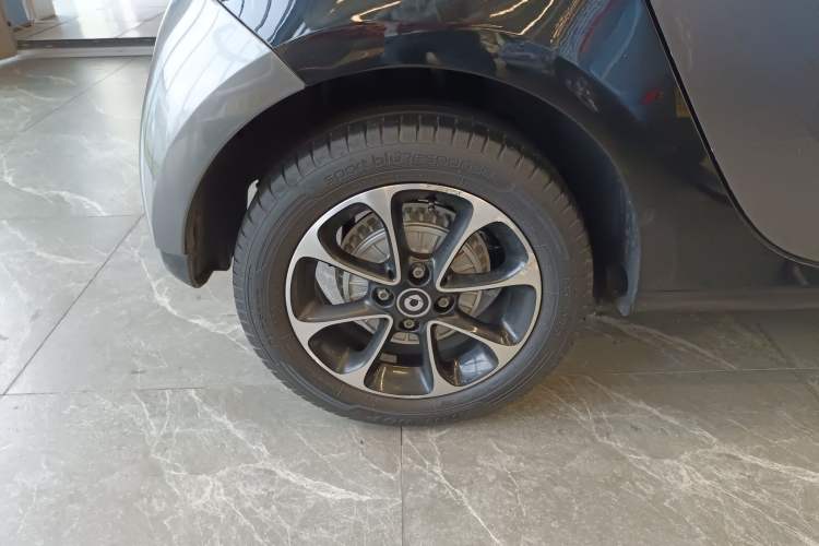 Used smart forfour 2016 1.0L 52 kW Passion Edition Right Rear Wheel Hub