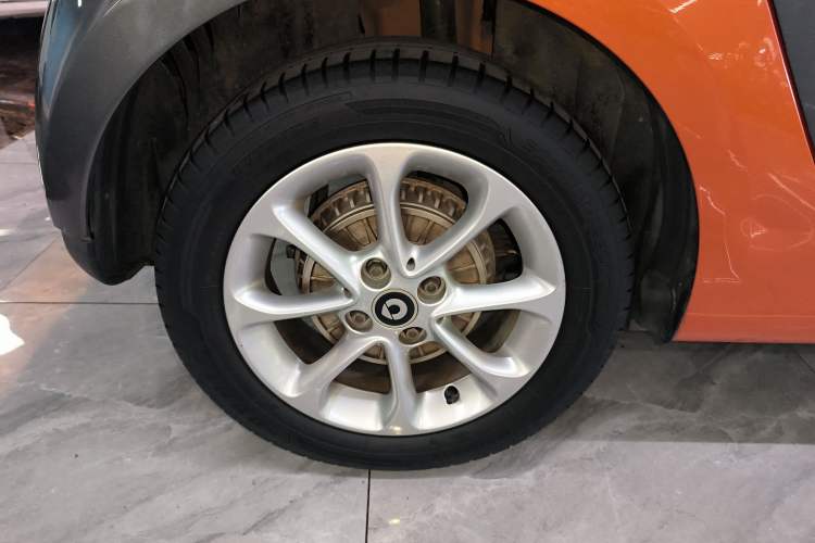 Used smart forfour 2016 1.0L 52 kW Dynamic Edition Right Rear Wheel Hub