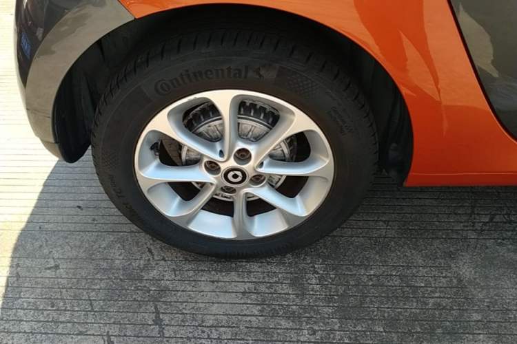 Used smart forfour 2016 1.0L 52 kW Dynamic Edition Right Rear Wheel Hub