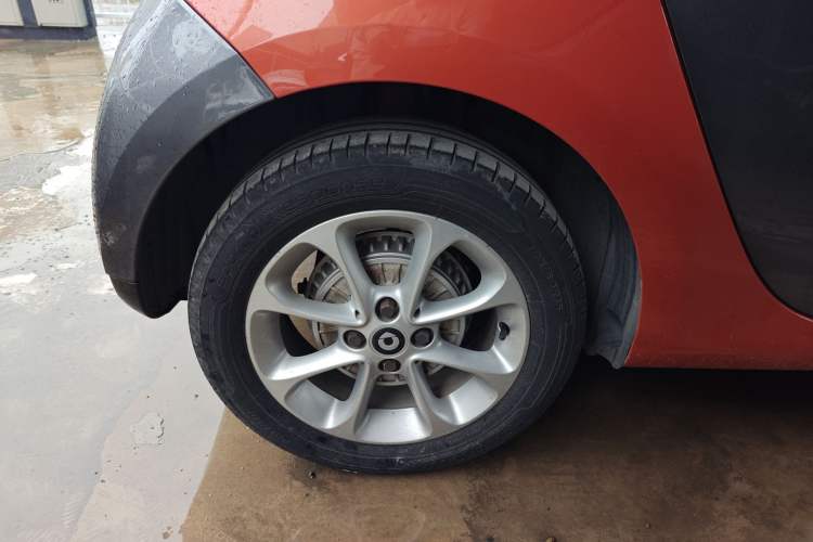 Used smart forfour 2016 1.0L 52 kW Dynamic Edition Right Rear Wheel Hub