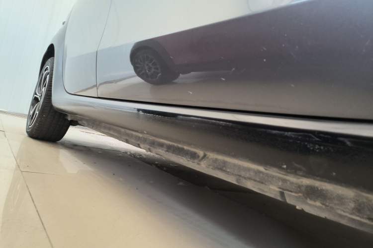 Used smart forfour 2016 1.0L 52 kW Dynamic Edition Right Side Sill