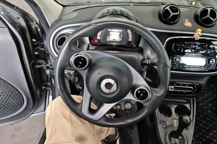Used smart forfour 2016 1.0L 52 kW Passion Edition Steering Wheel