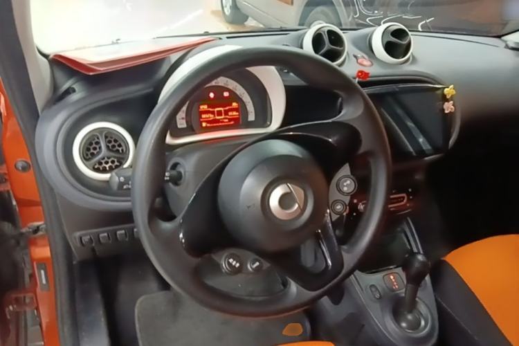 Used smart forfour 2016 1.0L 52 kW Dynamic Edition Steering Wheel