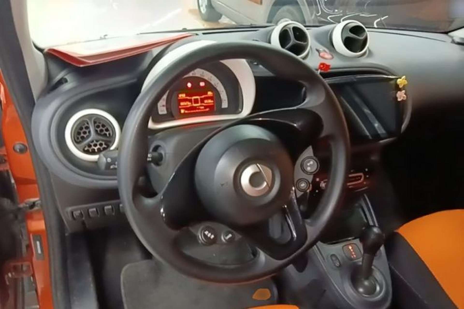 Used smart forfour 2016 1.0L 52 kW Dynamic Edition Steering Wheel