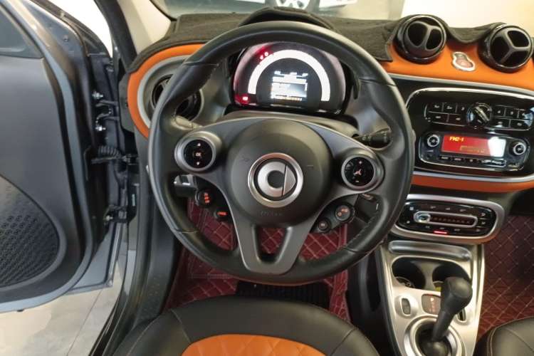 Used smart forfour 2016 1.0L 52 kW Passion Edition Steering Wheel