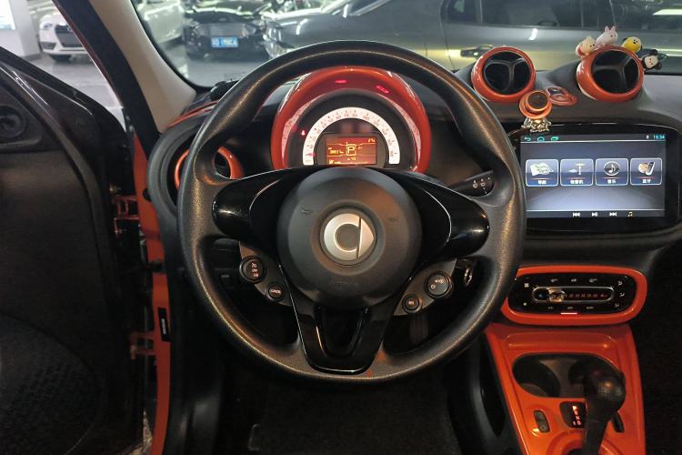 Used smart forfour 2016 1.0L 52 kW Dynamic Edition Steering Wheel