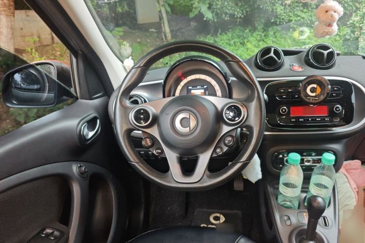 Used smart forfour 2016 1.0L 52 kW Passion Edition Steering Wheel
