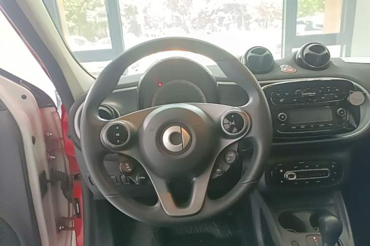 Used smart forfour 2016 1.0L 52 kW Passion Edition Steering Wheel