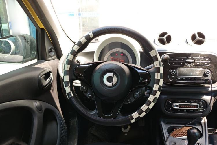 Used smart forfour 2016 1.0L 52 kW Dynamic Edition Steering Wheel