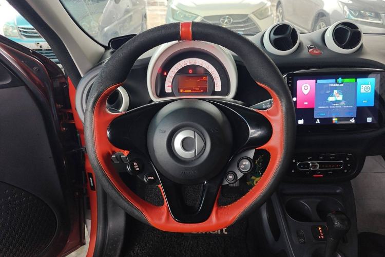 Used smart forfour 2016 1.0L 52 kW Dynamic Edition Steering Wheel