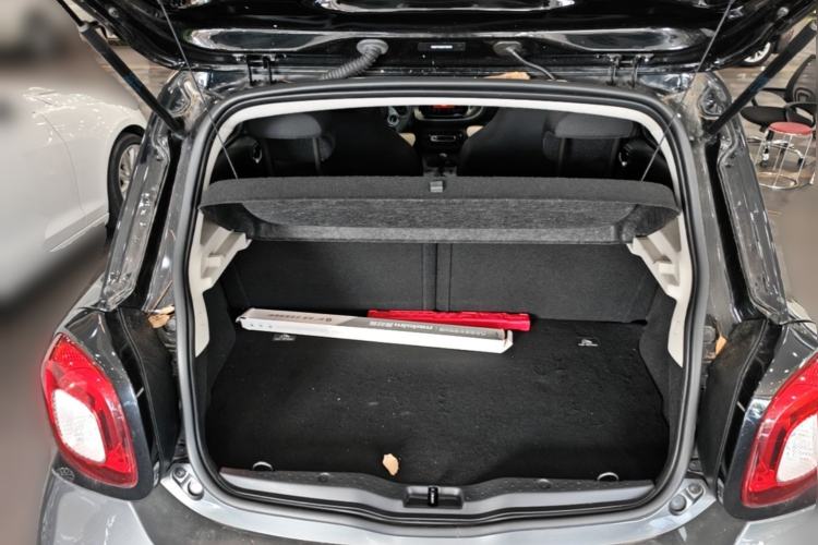 Used smart forfour 2016 1.0L 52 kW Passion Edition Trunk