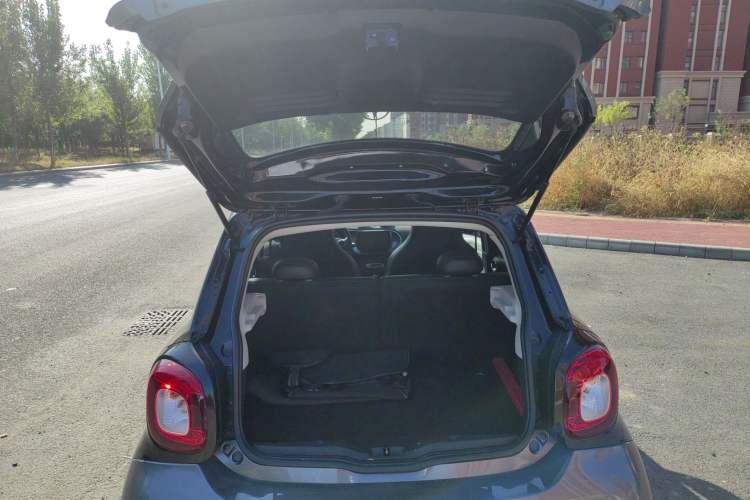 Used smart forfour 2016 1.0L 52 kW Passion Edition Trunk