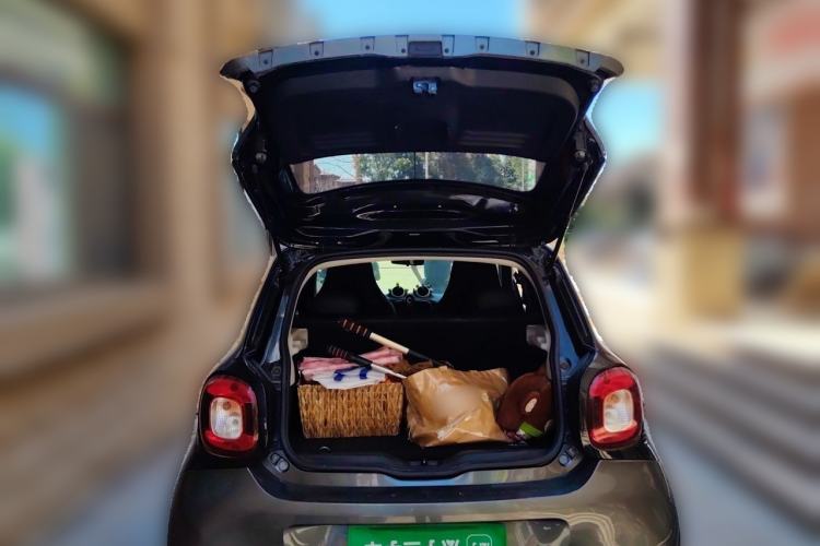 Used smart forfour 2016 1.0L 52 kW Dynamic Edition Trunk