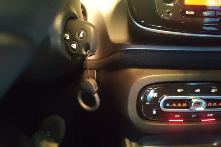 Used smart forfour 2016 1.0L 52 kW Passion Edition Vehicle Key