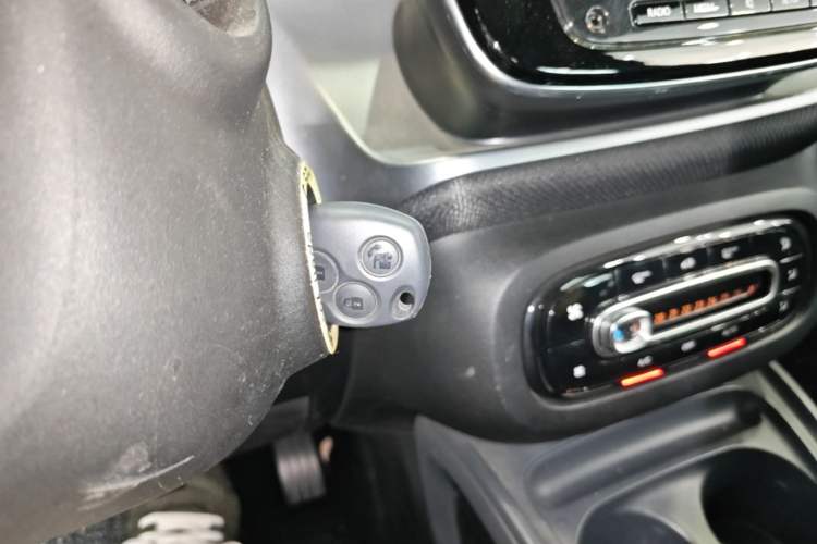 Used smart forfour 2016 1.0L 52 kW Passion Edition Vehicle Key
