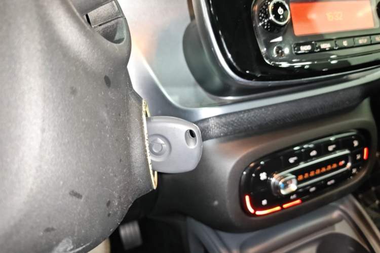 Used smart forfour 2016 1.0L 52 kW Passion Edition Vehicle Key