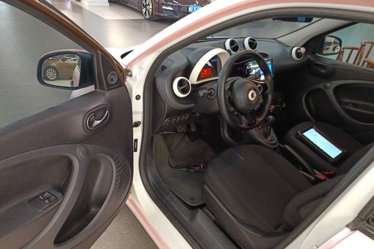 Used smart forfour 2016 1.0L 52 kW Dynamic Edition Driver Seat
