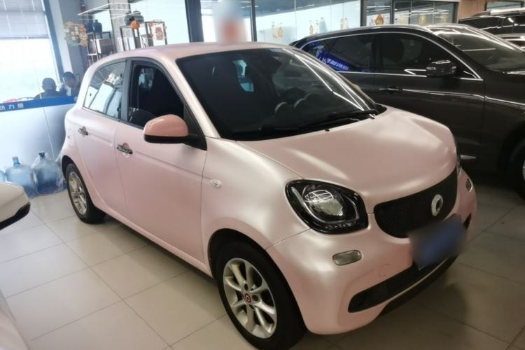 Used smart forfour 2016 1.0L 52 kW Dynamic Edition Front Right 45 Deg