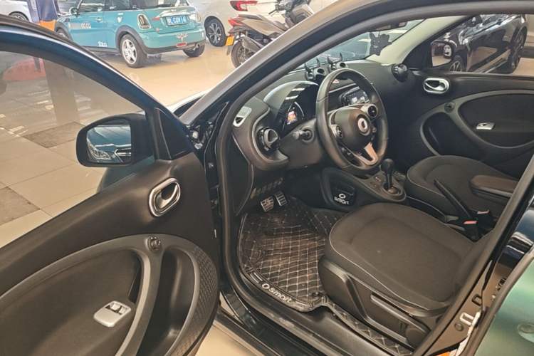 Used smart forfour 2016 1.0L 52 kW Passion Edition Driver Seat