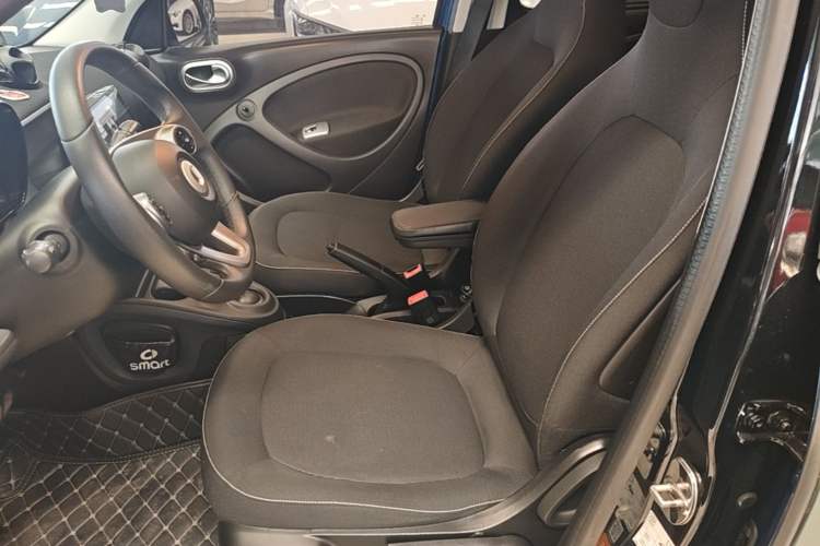 Used smart forfour 2016 1.0L 52 kW Passion Edition Left Front Seat