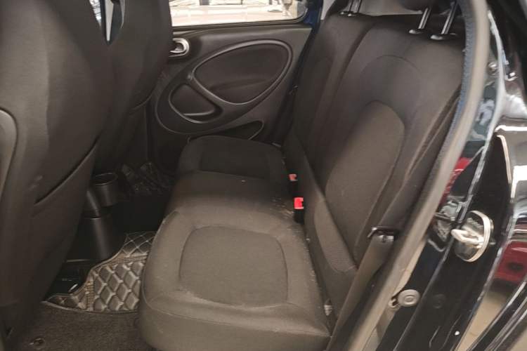 Used smart forfour 2016 1.0L 52 kW Passion Edition Left Rear Seat