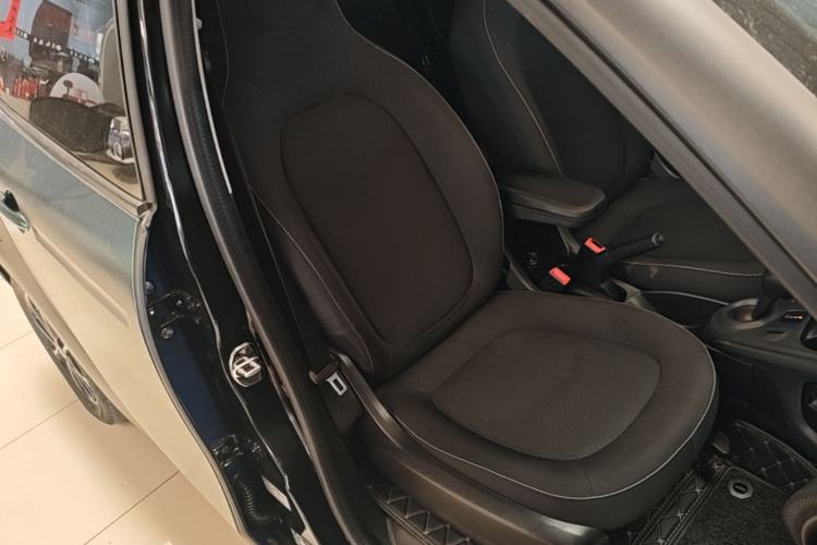 Used smart forfour 2016 1.0L 52 kW Passion Edition Right Front Seat