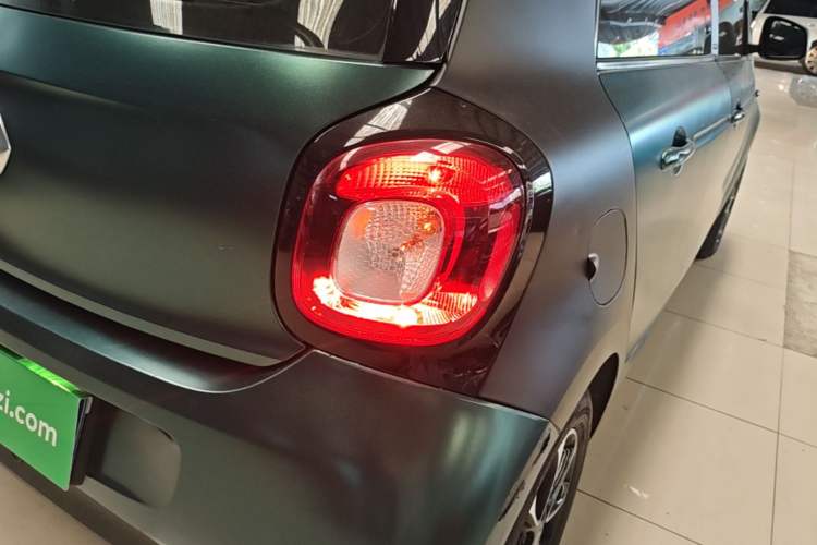 Used smart forfour 2016 1.0L 52 kW Passion Edition Right Rear Taillight