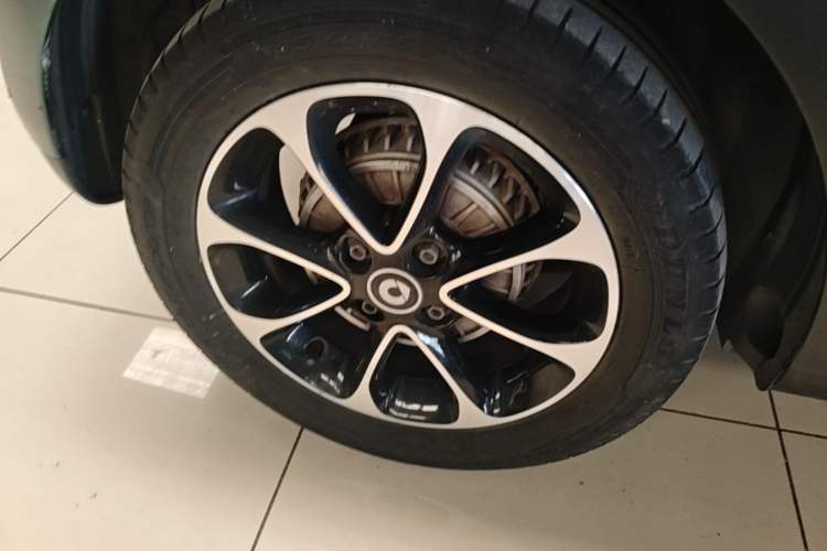 Used smart forfour 2016 1.0L 52 kW Passion Edition Right Rear Wheel Hub