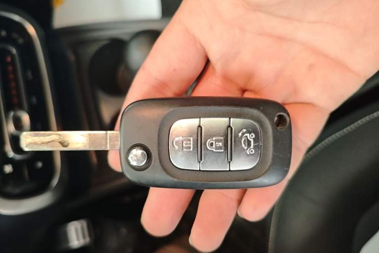 Used smart forfour 2016 1.0L 52 kW Passion Edition Vehicle Key