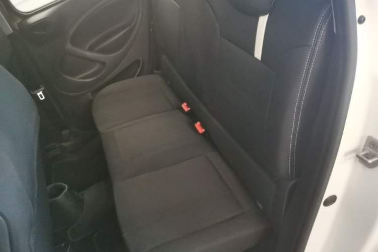 Used smart forfour 2016 1.0L 52 kW Dynamic Edition Left Rear Seat