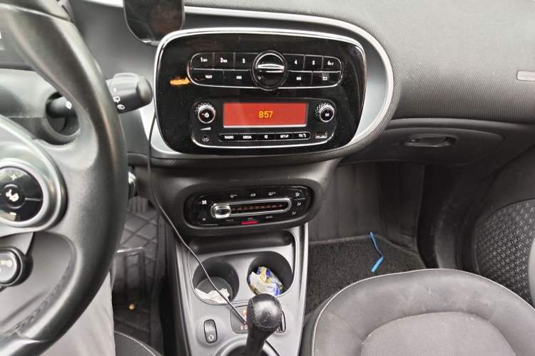 Used smart forfour 2016 1.0L 52 kW Passion Edition Audio And AC Panel