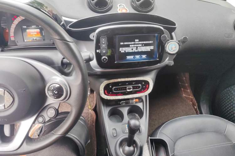 Used smart forfour 2016 0.9T 66 kW Pioneer Edition Audio And AC Panel