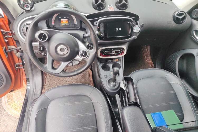 Used smart forfour 2016 0.9T 66 kW Pioneer Edition Center Console
