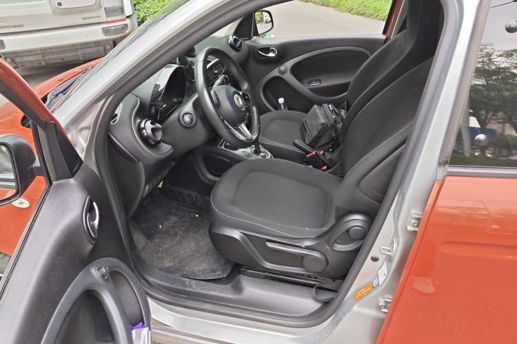 Used smart forfour 2016 1.0L 52 kW Passion Edition Driver Seat