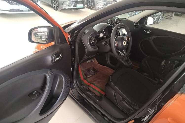 Used smart forfour 2016 1.0L 52 kW Passion Edition Driver Seat