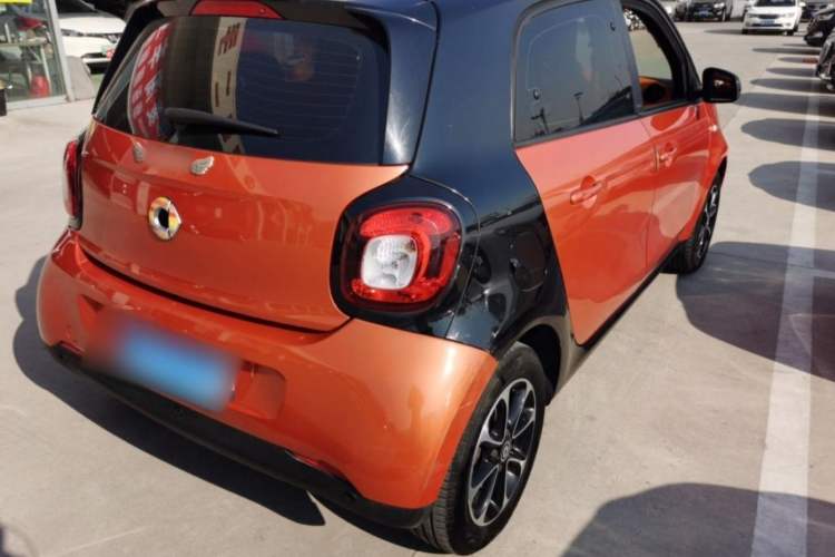 Used smart forfour 2016 1.0L 52 kW Passion Edition Exterior 4