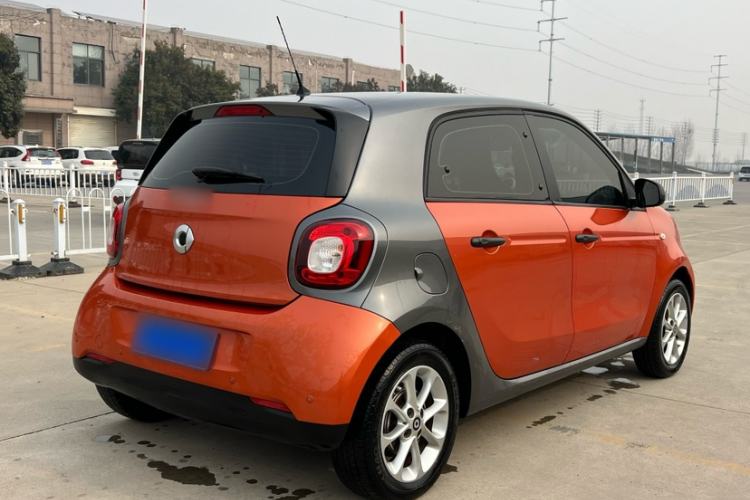 Used smart forfour 2016 1.0L 52 kW Dynamic Edition Exterior 4