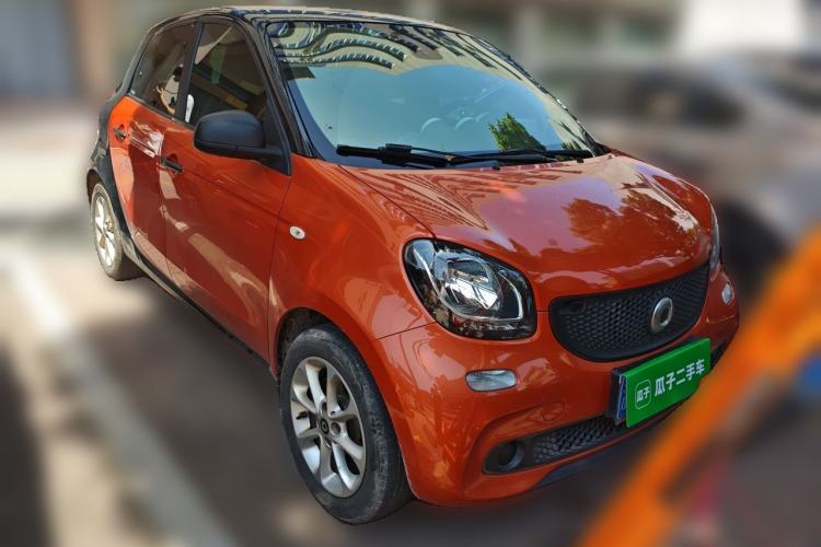 Used smart forfour 2016 1.0L 52 kW Dynamic Edition Front Right 45 Deg