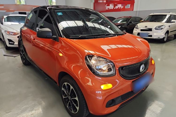 Used smart forfour 2016 1.0L 52 kW Passion Edition Front Right 45 Deg