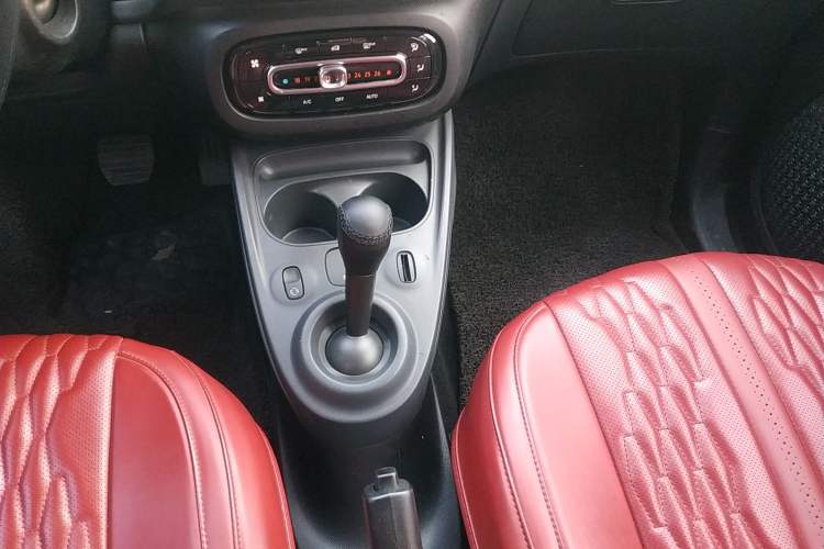 Used smart forfour 2016 1.0L 52 kW Dynamic Edition Gear Lever