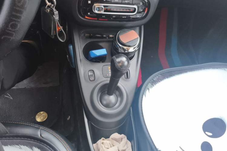 Used smart forfour 2016 1.0L 52 kW Dynamic Edition Gear Lever