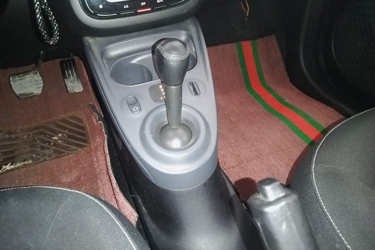 Used smart forfour 2016 1.0L 52 kW Passion Edition Gear Lever