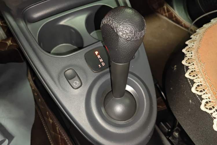 Used smart forfour 2016 1.0L 52 kW Passion Edition Gear Lever
