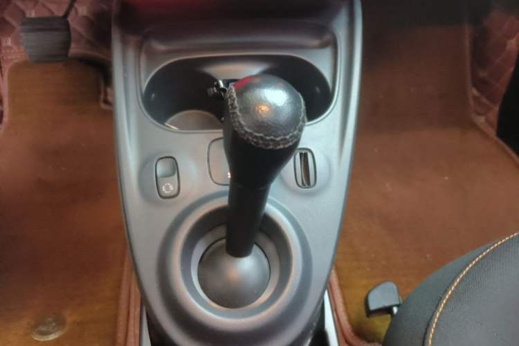 Used smart forfour 2016 1.0L 52 kW Passion Edition Gear Lever