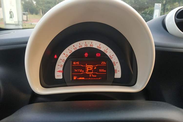 Used smart forfour 2016 1.0L 52 kW Dynamic Edition Instrument Cluster