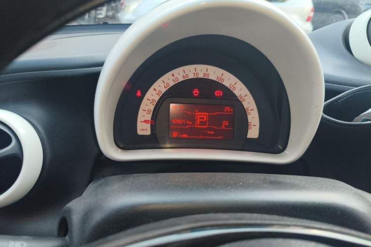 Used smart forfour 2016 1.0L 52 kW Dynamic Edition Instrument Cluster