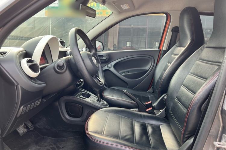 Used smart forfour 2016 1.0L 52 kW Dynamic Edition Interior 1